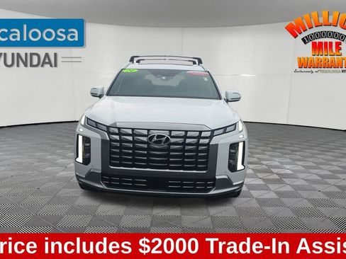 Used 2024 Hyundai Palisade Calligraphy FWD image 2