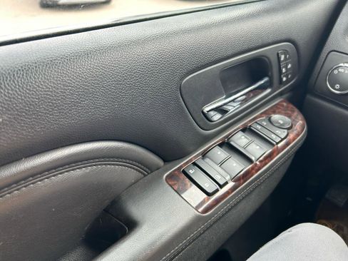 Used 2011 GMC Yukon Denali image 29