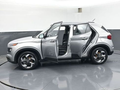 Used 2025 Hyundai Venue SEL FWD image 51