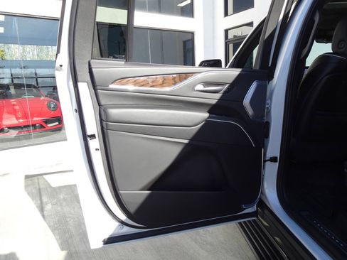 Used 2023 Cadillac Escalade ESV Sport Platinum w/ LPO, ONYX Package image 17