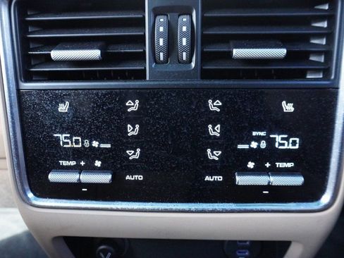 Used 2020 Porsche Cayenne Turbo AWD/4WD image 65