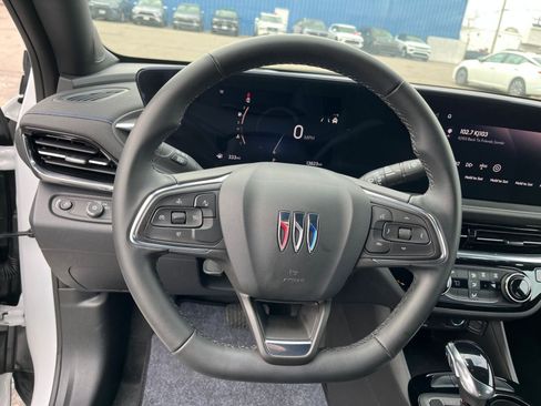 Used 2025 Buick Envista Sport Touring image 27