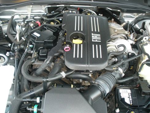 Used 2018 FIAT 124 Spider Classica w/ Technology & Siriusxm Group image 13