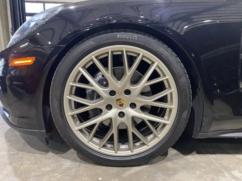 Used 2020 Porsche Panamera RWD image 18