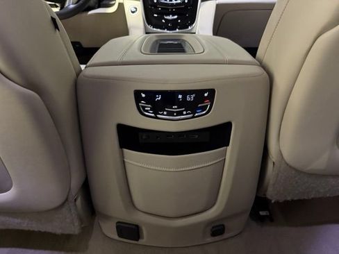 Used 2020 Cadillac Escalade Premium Luxury w/ LPO, Radiant Package AWD/4WD image 28