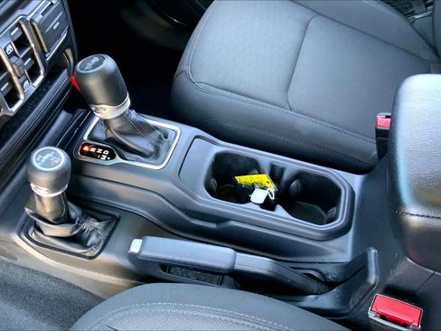 Used 2022 Jeep Wrangler Unlimited Sport image 16