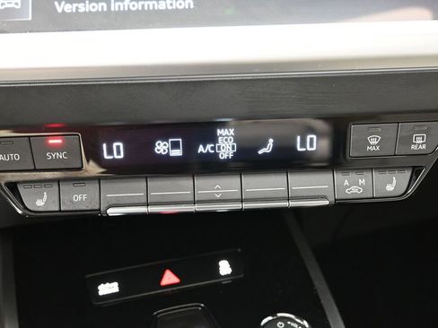 Used 2024 Audi Q4 e-tron Premium AWD/4WD image 31