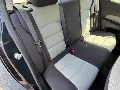 Used 2015 Chevrolet Cruze LS FWD image 17