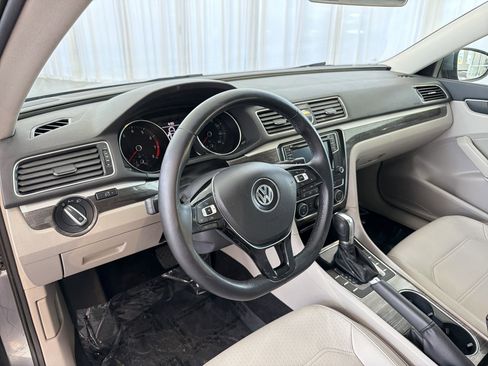 Used 2016 Volkswagen Passat 1.8T SE FWD image 4