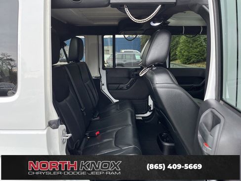 Used 2015 Jeep Wrangler Unlimited Sahara image 12