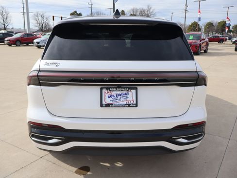 Used 2024 Lincoln Nautilus Reserve w/ Equipment Group 202A image 6