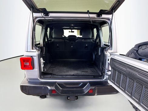 Used 2018 Jeep Wrangler Unlimited Sahara AWD/4WD image 24