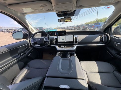 New 2026 Ford Expedition Platinum image 23