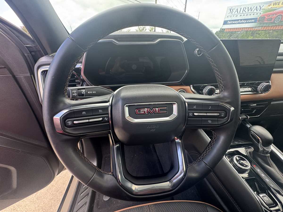 Used 2024 GMC Canyon AT4 w/ Technology Package AWD/4WD image 16