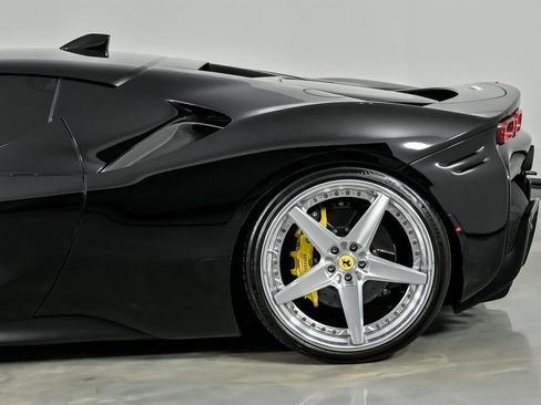 Used 2022 Ferrari SF90 Stradale image 9