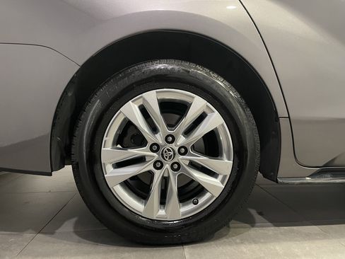 Used 2021 Toyota Sienna Limited AWD/4WD image 9