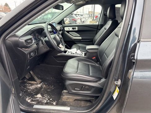 Used 2023 Ford Explorer Limited w/ Limited Technology Package image 12