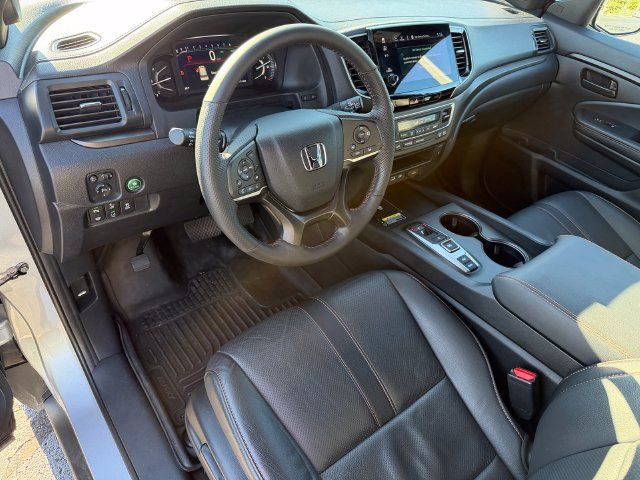 Used 2025 Honda Passport TrailSport image 13