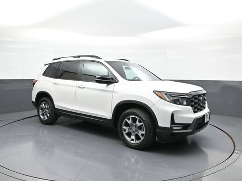 Certified 2023 Honda Passport TrailSport image 4