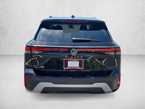 Used 2025 Volkswagen Tiguan S image 4