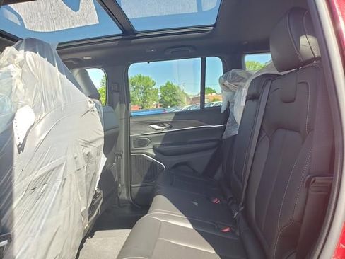 New 2024 Jeep Grand Cherokee Limited w/ Luxury Tech Group II AWD/4WD image 11