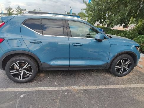 Used 2023 Volvo XC40 B5 Plus AWD/4WD image 13
