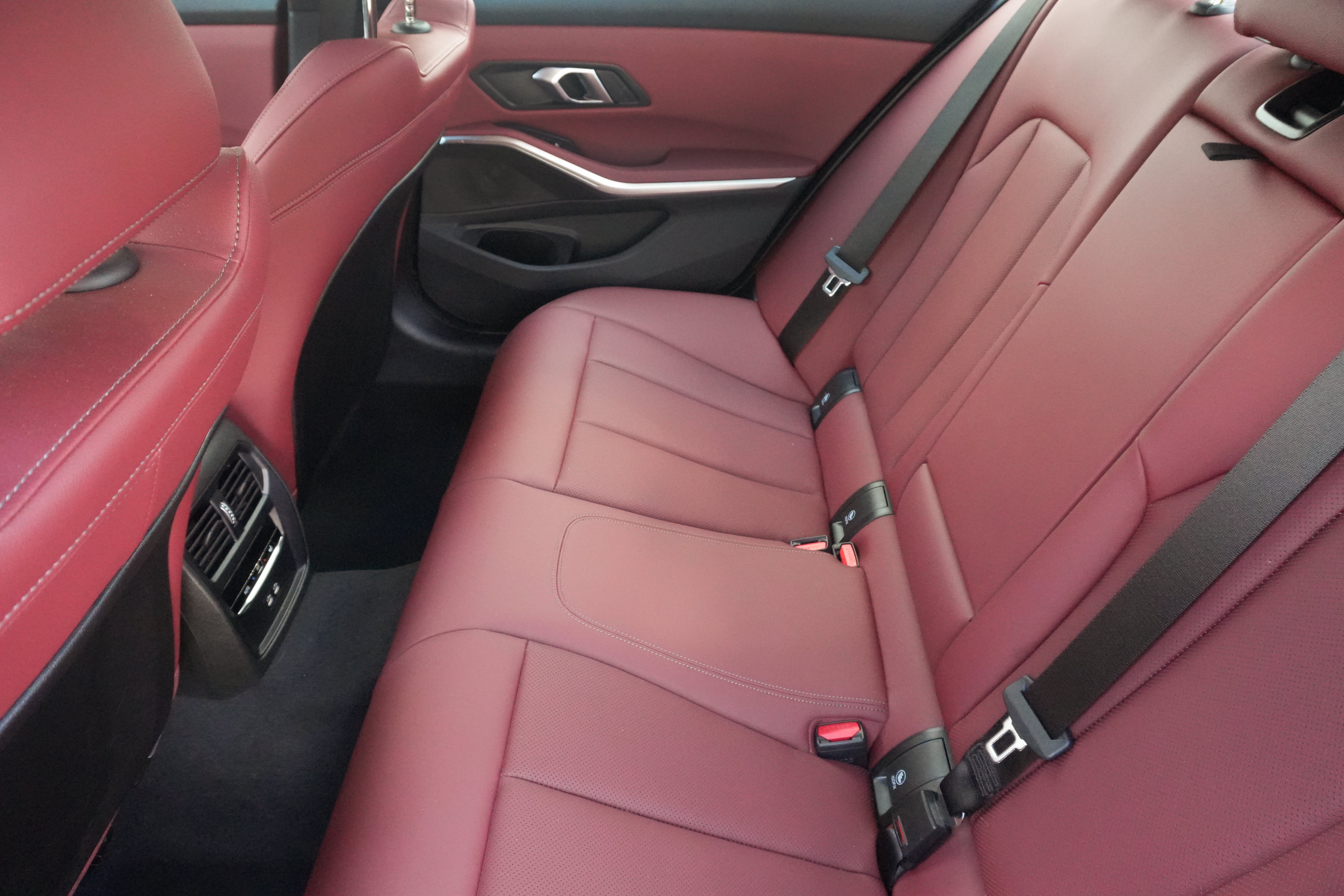 Certified 2025 BMW 330i Sedan RWD image 33