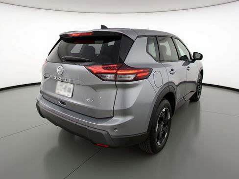 Used 2025 Nissan Rogue SV image 9