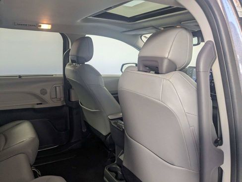 Certified 2024 Toyota Sienna XLE FWD image 32