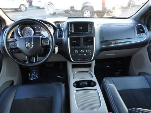 Used 2020 Dodge Grand Caravan SXT w/ Rear Park Assist Package image 25