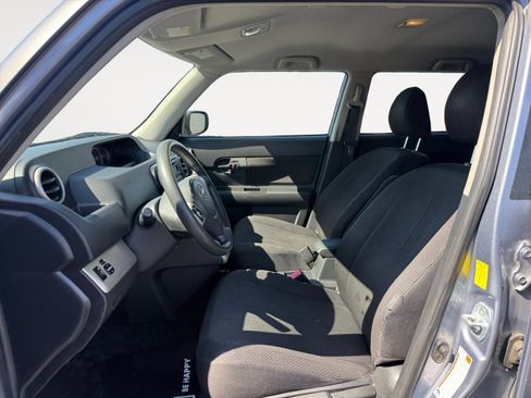 Used 2010 Scion xB FWD image 10