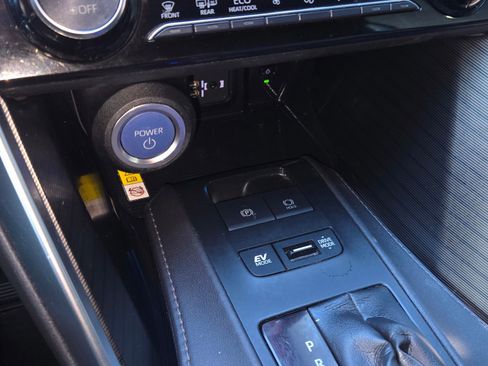 Certified 2021 Toyota Venza XLE image 18