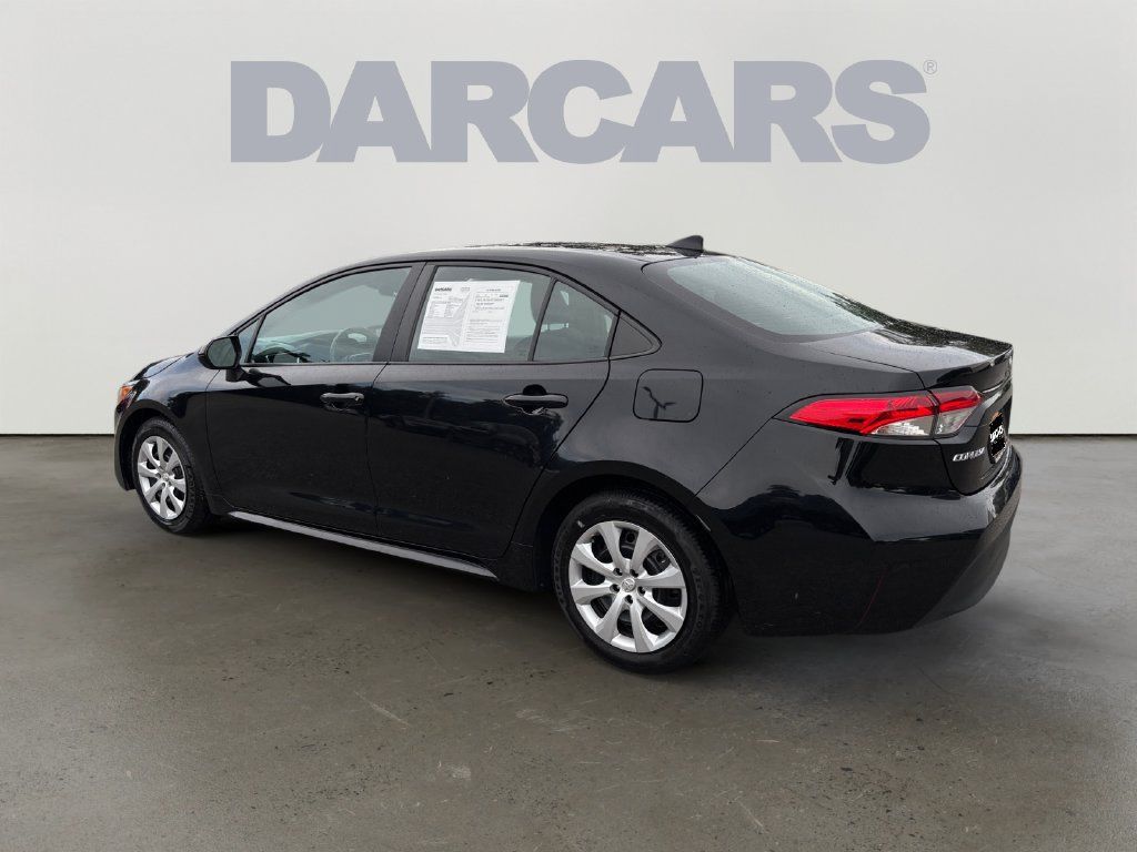 Used 2024 Toyota Corolla LE FWD image 5