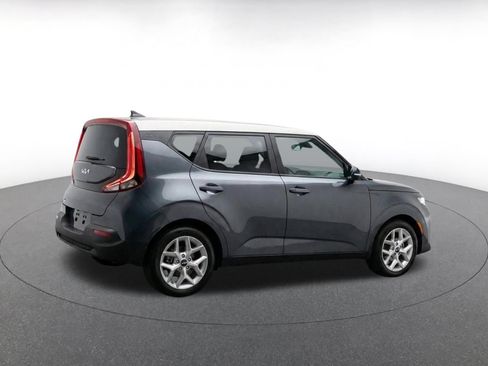 Used 2025 Kia Soul LX w/ LX Technology Package FWD image 9