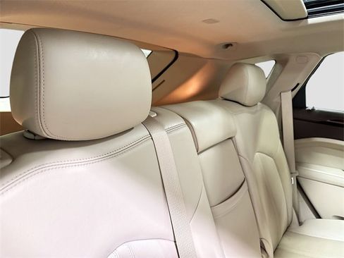 Used 2015 Cadillac SRX Luxury image 30