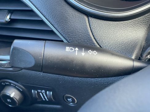 Used 2019 Jeep Cherokee Limited image 17