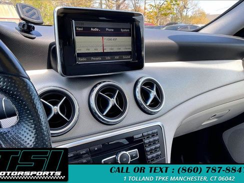 Used 2015 Mercedes-Benz GLA 250 4MATIC image 29