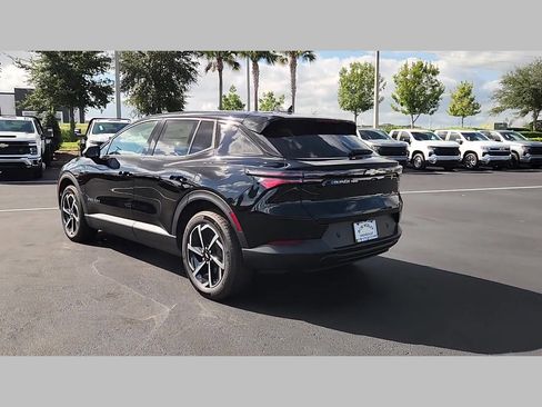 New 2026 Chevrolet Equinox EV LT image 18