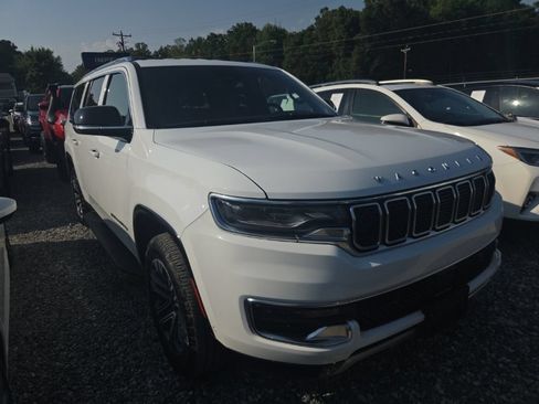Used 2023 Jeep Wagoneer L Series II AWD/4WD image 2