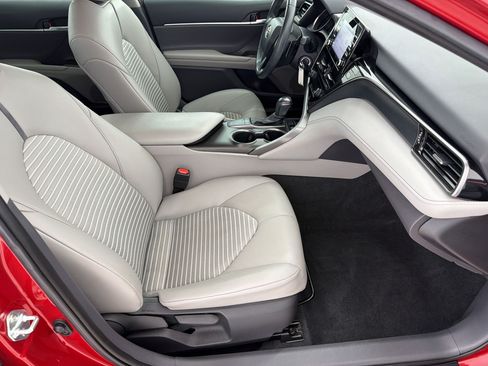 Used 2022 Toyota Camry SE FWD image 22