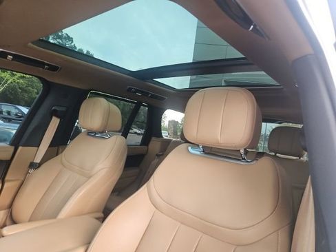 Certified 2025 Land Rover Range Rover SE AWD/4WD image 3