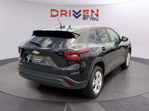 Used 2025 Chevrolet Trax LS FWD image 5
