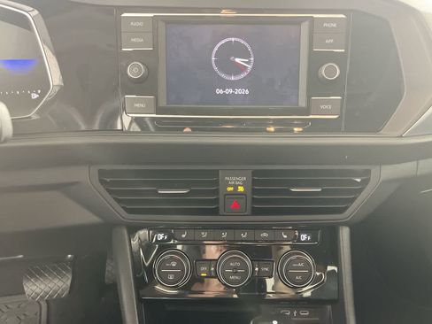 Used 2023 Volkswagen Jetta SE w/ Panoramic Sunroof Package FWD image 20