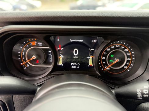 Used 2025 Jeep Wrangler Willys image 11