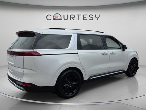 Used 2022 Kia Carnival SX FWD image 6