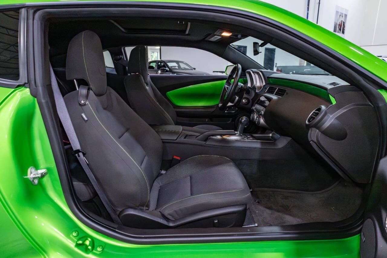 Used 2010 Chevrolet Camaro LT RWD image 31