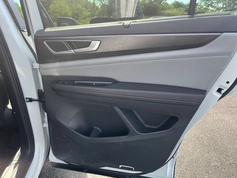 Certified 2024 Volkswagen Atlas Peak Edition SE AWD/4WD image 25