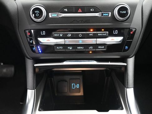 Used 2020 Ford Explorer Limited AWD/4WD image 22
