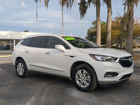 Used 2021 Buick Enclave Essence image 2