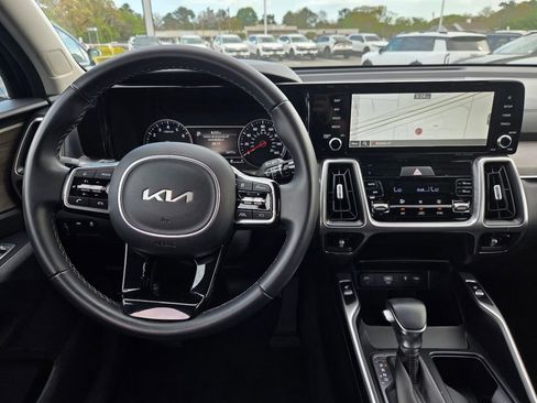 Used 2023 Kia Sorento S w/ Panoramic Sunroof Package AWD/4WD image 13